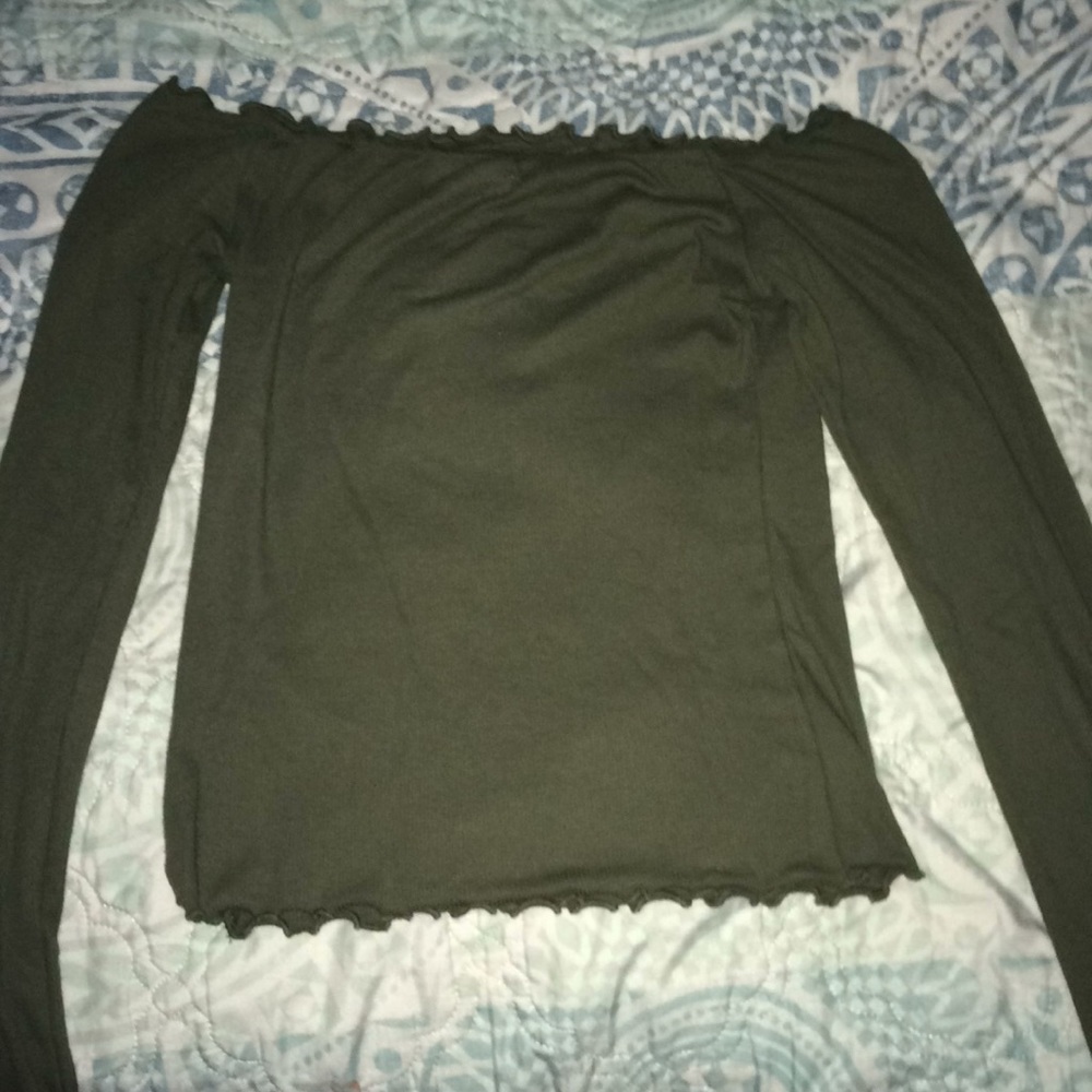 HOLLISTER green off the shoulder cropped shirt